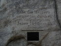 Německý nápis o úrovní vodní hladiny při velké vodě 23. června 1844.