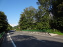 Silniční most přes Metuji v osadě Kozínek, silnice II/303.
